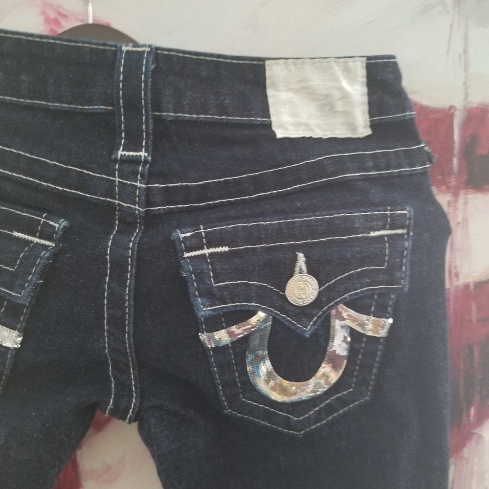 TRUE RELIGION JEANS.